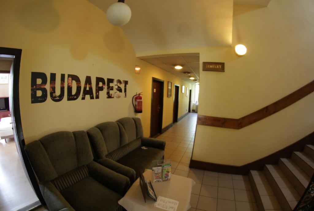 Hotel Omnibusz Budapesta Exterior foto