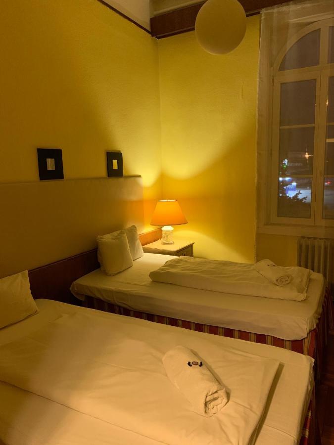 Hotel Omnibusz Budapesta Exterior foto