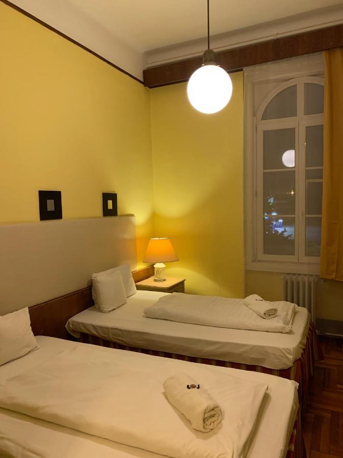 Hotel Omnibusz Budapesta Exterior foto